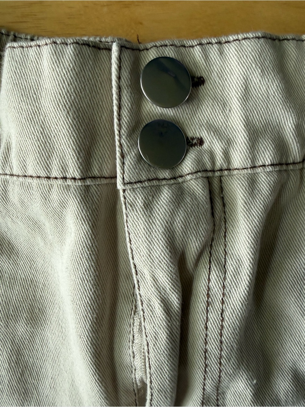 Full Tilt cream cargo shorts in excellent condition size small with pockets - Picture 4 of 7